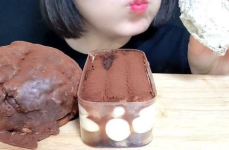 小姐姐吃绿油巧克力视频,小姐姐的甜蜜冒险