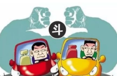 秒懂开车小故事,从后视镜遗忘到智能驾驶体验，一箱油的故事
