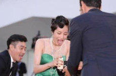 娱乐吃瓜剧组,揭秘“娱乐吃瓜剧组”的瓜田奇遇