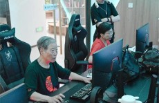 成都青羊：活到老、学到老65岁+老人充满朝气与活力娱乐可以但不能沉迷娱乐