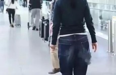 吴京晒出和另一个须眉的娶妻照吃瓜网友看笑了明白底细的人却看哭了-“四大瓜主”爆出来的料毁掉了文娱圈的半边天-何超莲与窦骁娶妻张一山疑似当伴郎吃瓜全体不淡定了及揭发文娱圈内情：顶流前帮理带你懂得明星背面